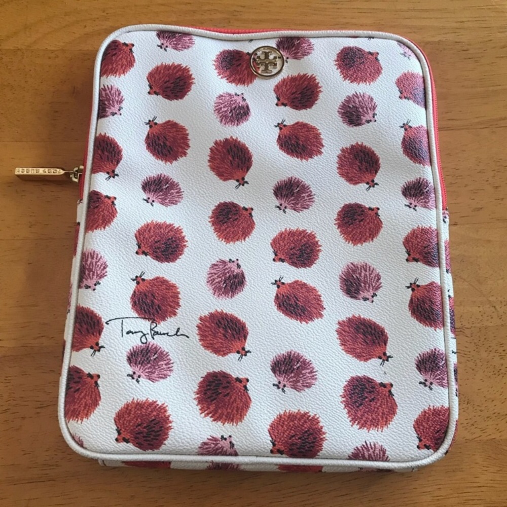 🏡MOVING SALE🏡 Hedgehog 🦔 Case